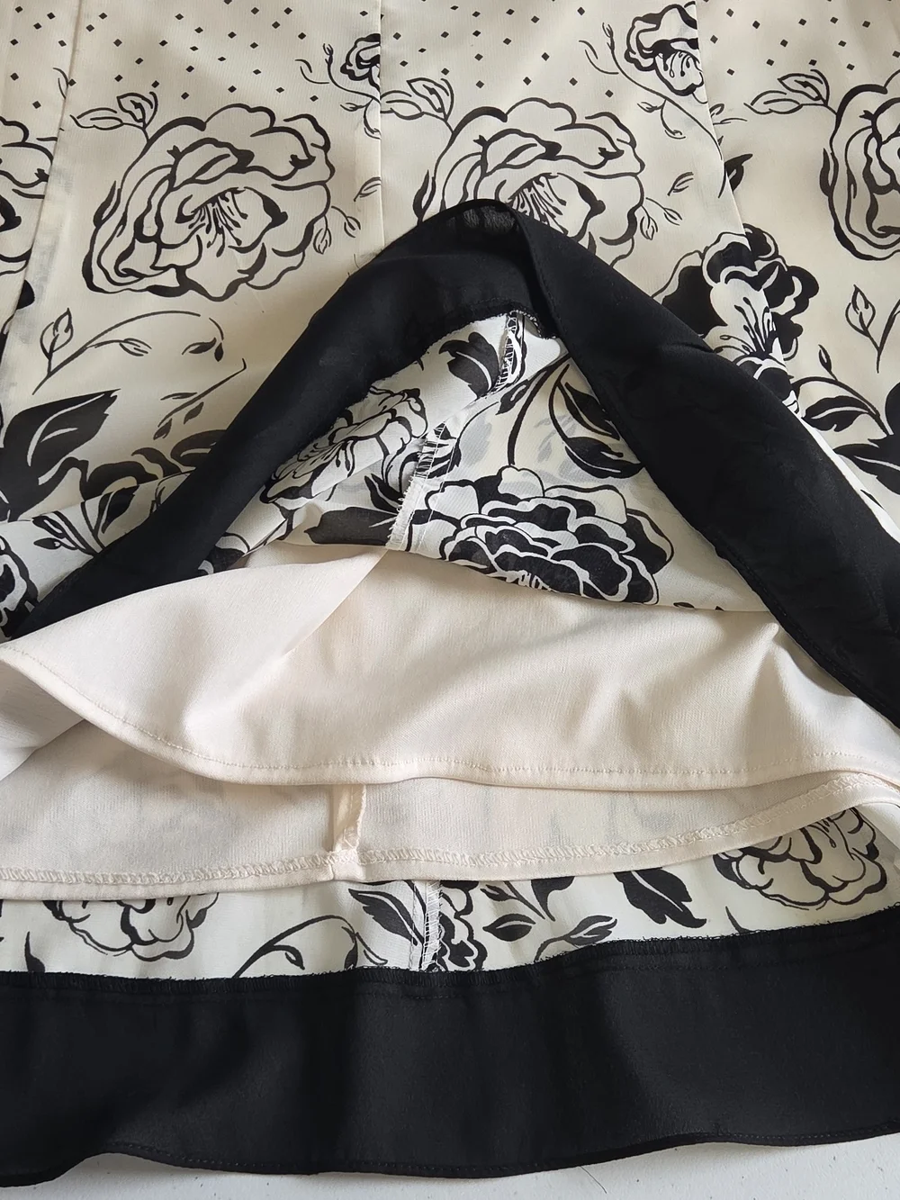dressbarn Cream Ivory and Black Floral A-Line Lined Midi Skirt Vintage Zip-up 10